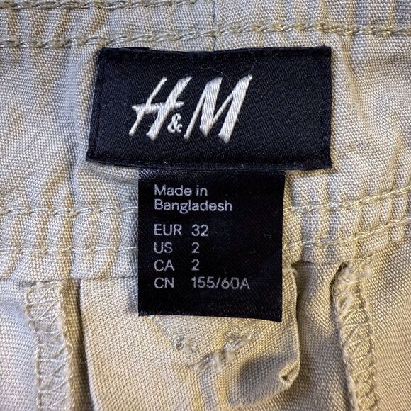 H&M Women's Shorts Size 2 Sewn Cuffs Button Khaki Cotton Back Pockets Y2K - Picture 6 of 10